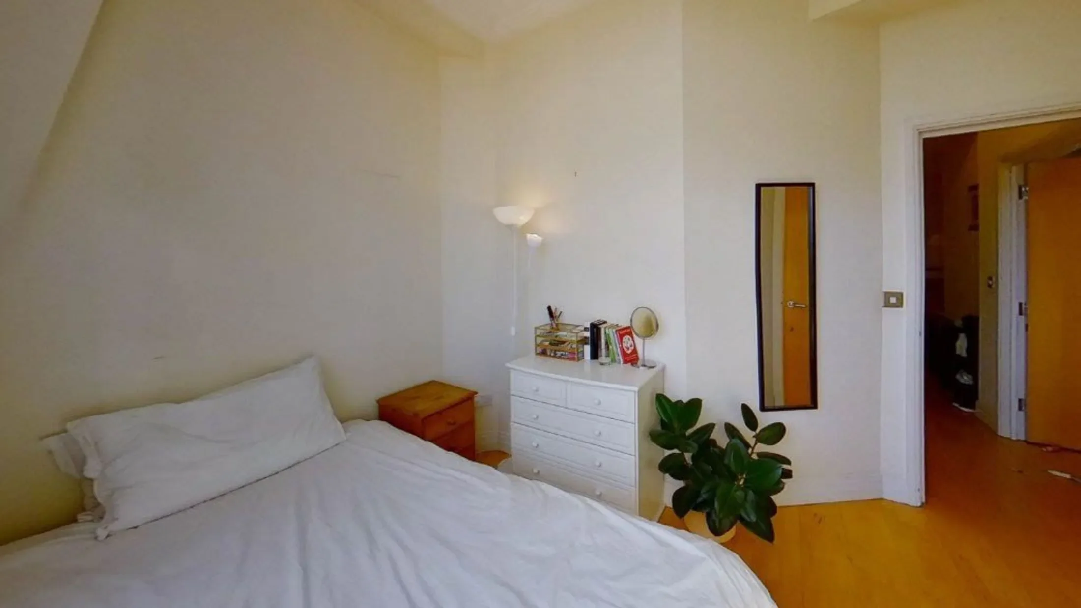 Flat Prescot Street in Greater London