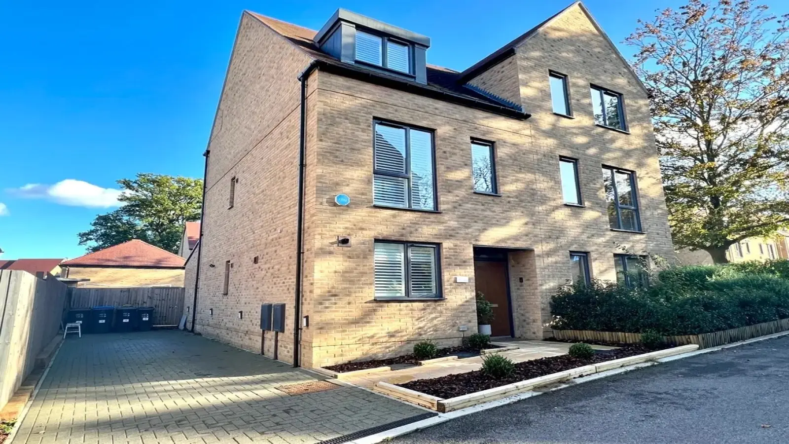 Flat Sir James Moody Way in Greater London