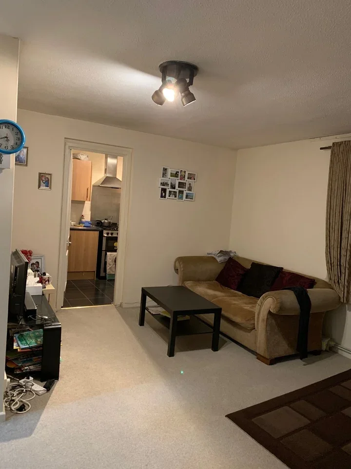 Flat Garrick Crescent in Greater London