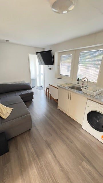 Room Lower House Crescent in Bristol