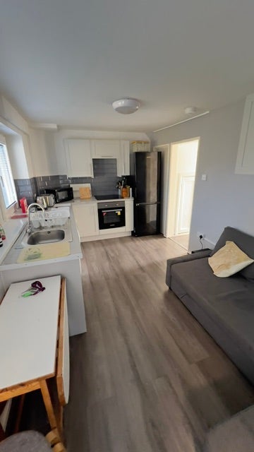 Room Lower House Crescent in Bristol