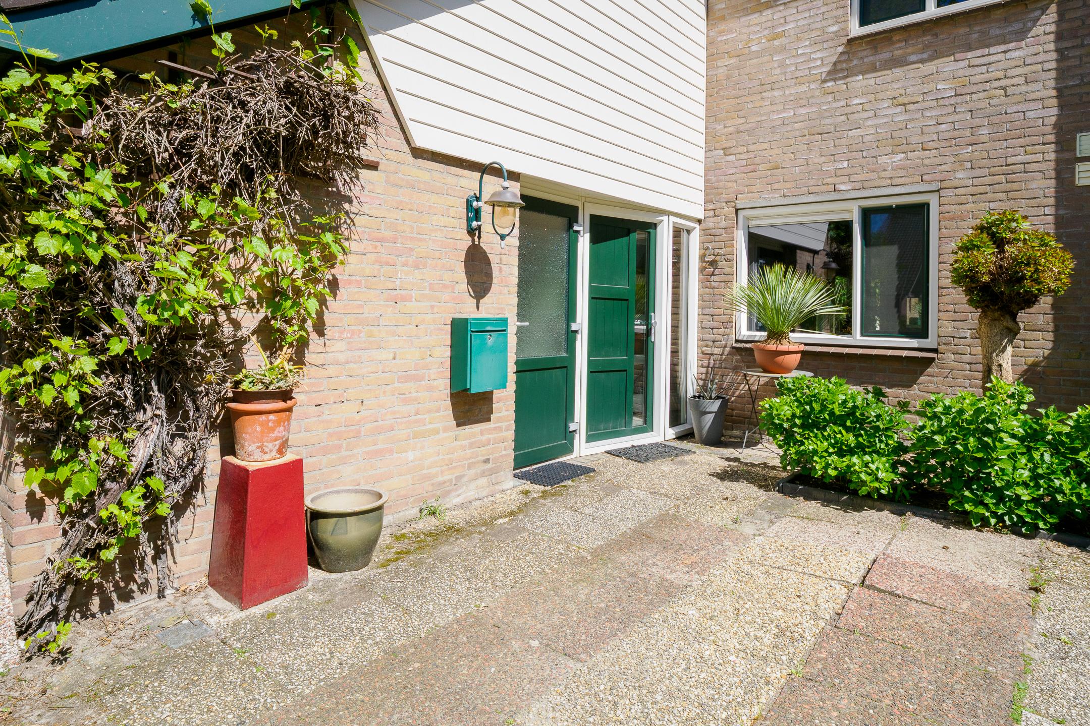 Tussenwoning te koop: Kemnalanden 27, Enschede