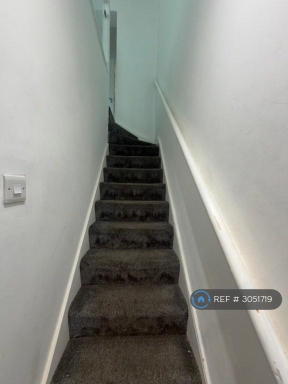 Flat Oakleigh Road North in Greater London