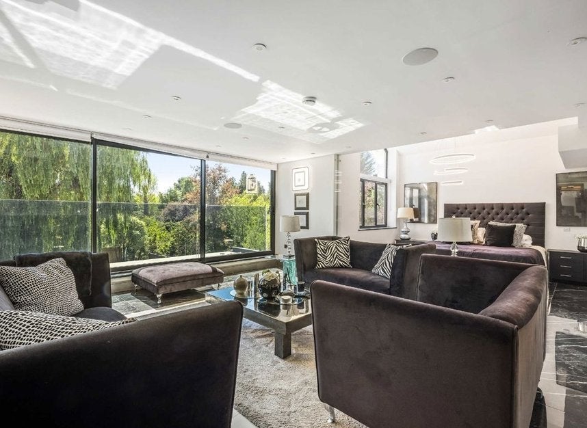 House Waggon Road in Greater London