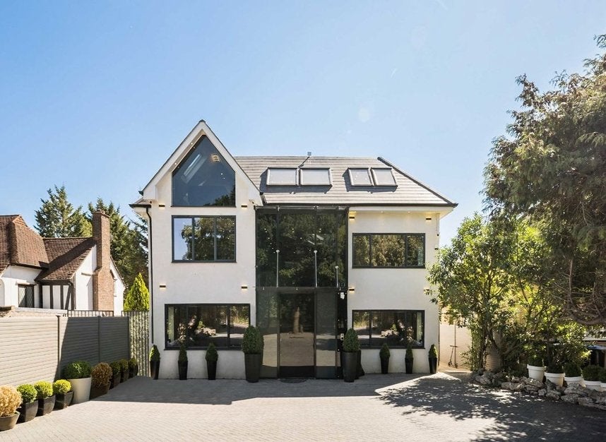 House Waggon Road in Greater London