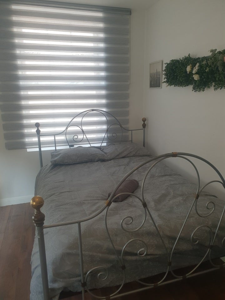 Room High Street in Greater London
