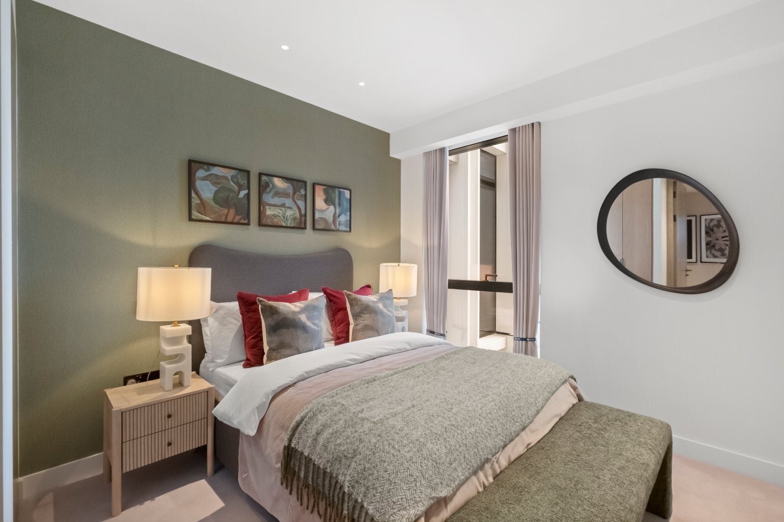 Flat Nine Elms Lane in Greater London