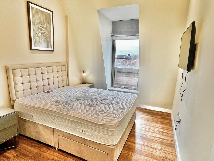 Flat Albion Place in Leeds