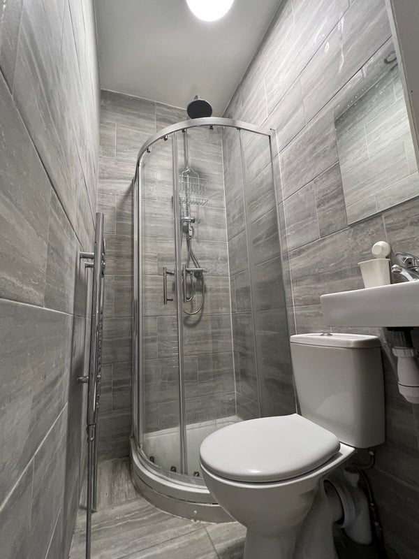 Room Frant Road in Greater London