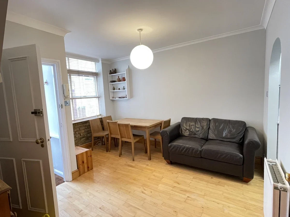 Flat Radley Mews in Greater London