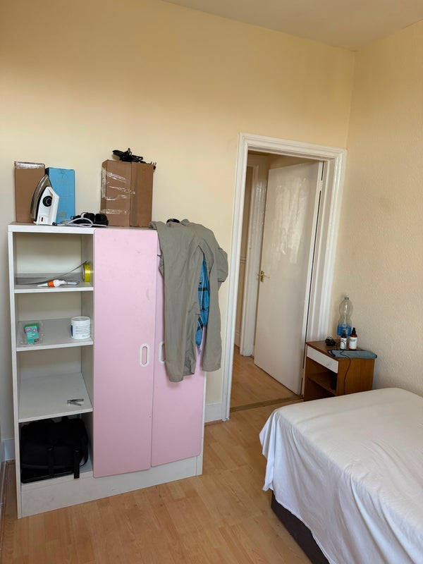 Room Gladstone Avenue in Greater London