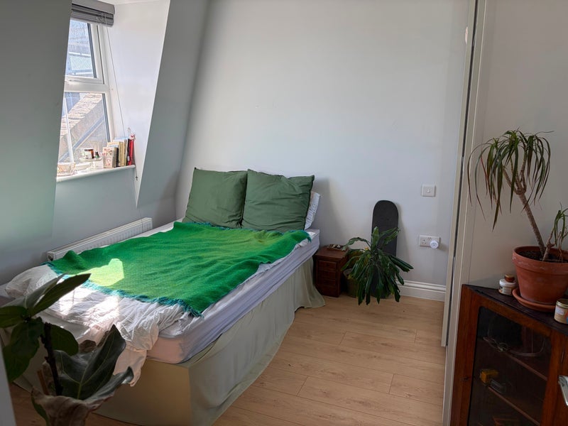 Room Chatsworth Road in Greater London