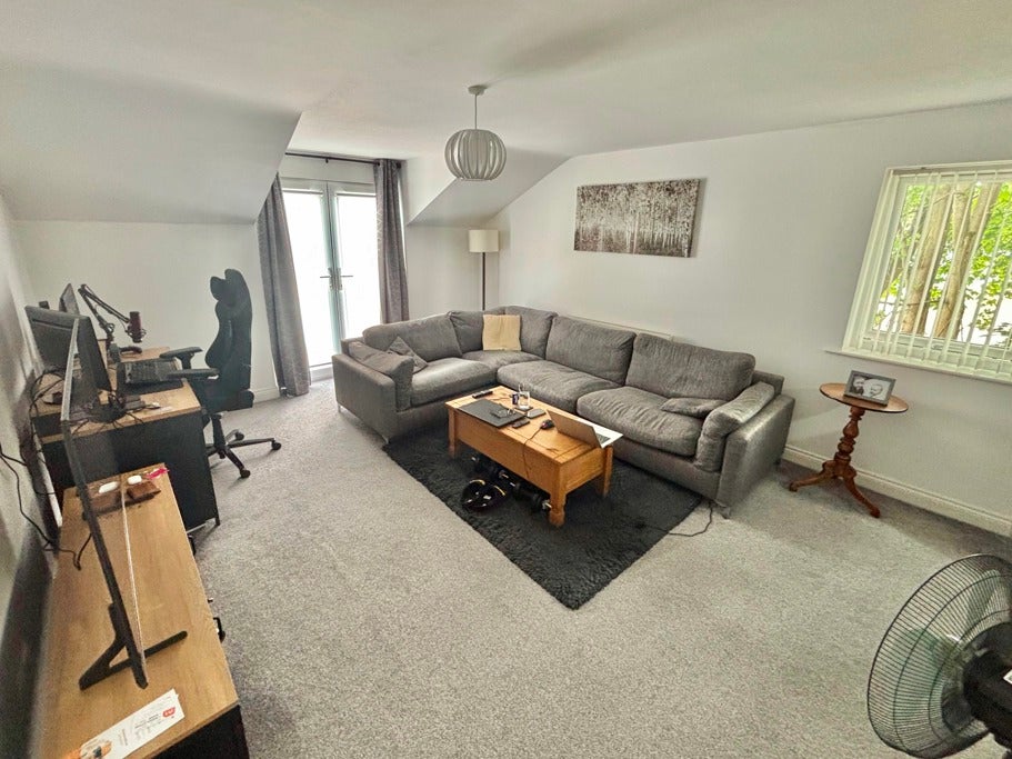 Flat Hendal Lane in Wakefield