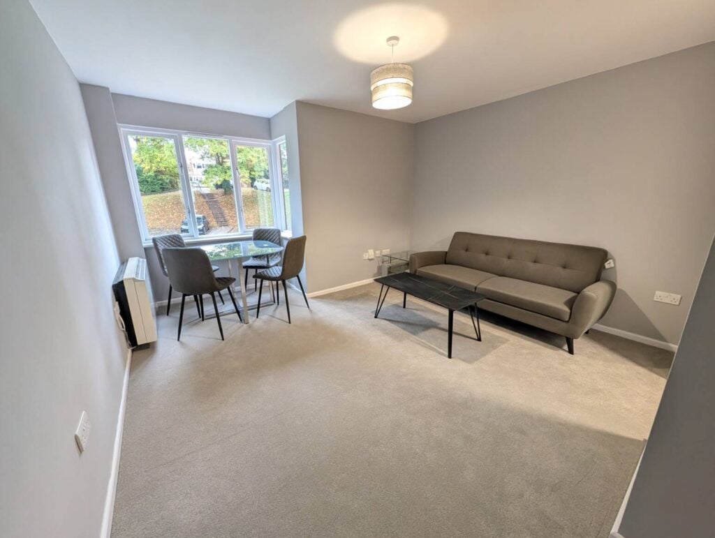 Flat Sydney Road in Watford