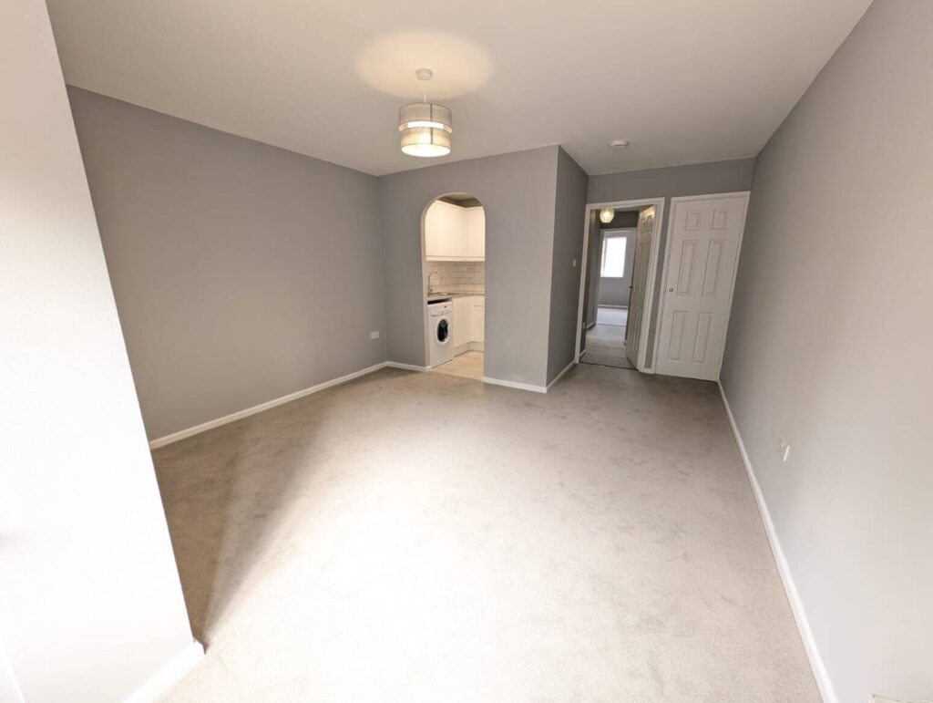 Flat Sydney Road in Watford