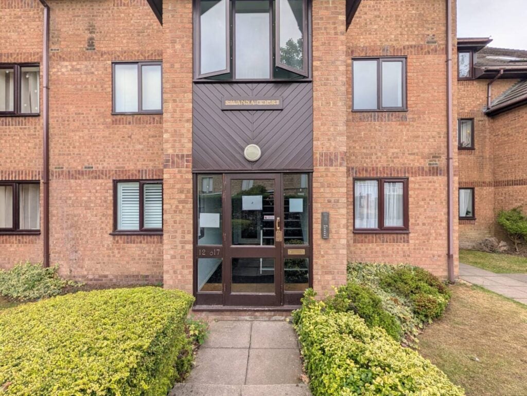 Flat Sydney Road in Watford