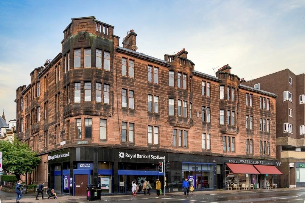 Flat Byres Road in Glasgow