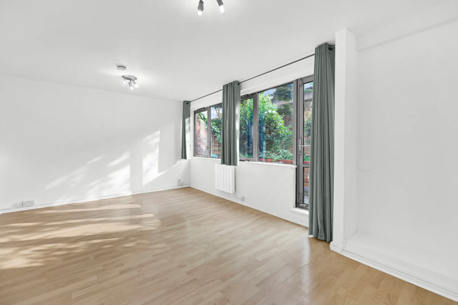 Flat Park Village Mews in Greater London