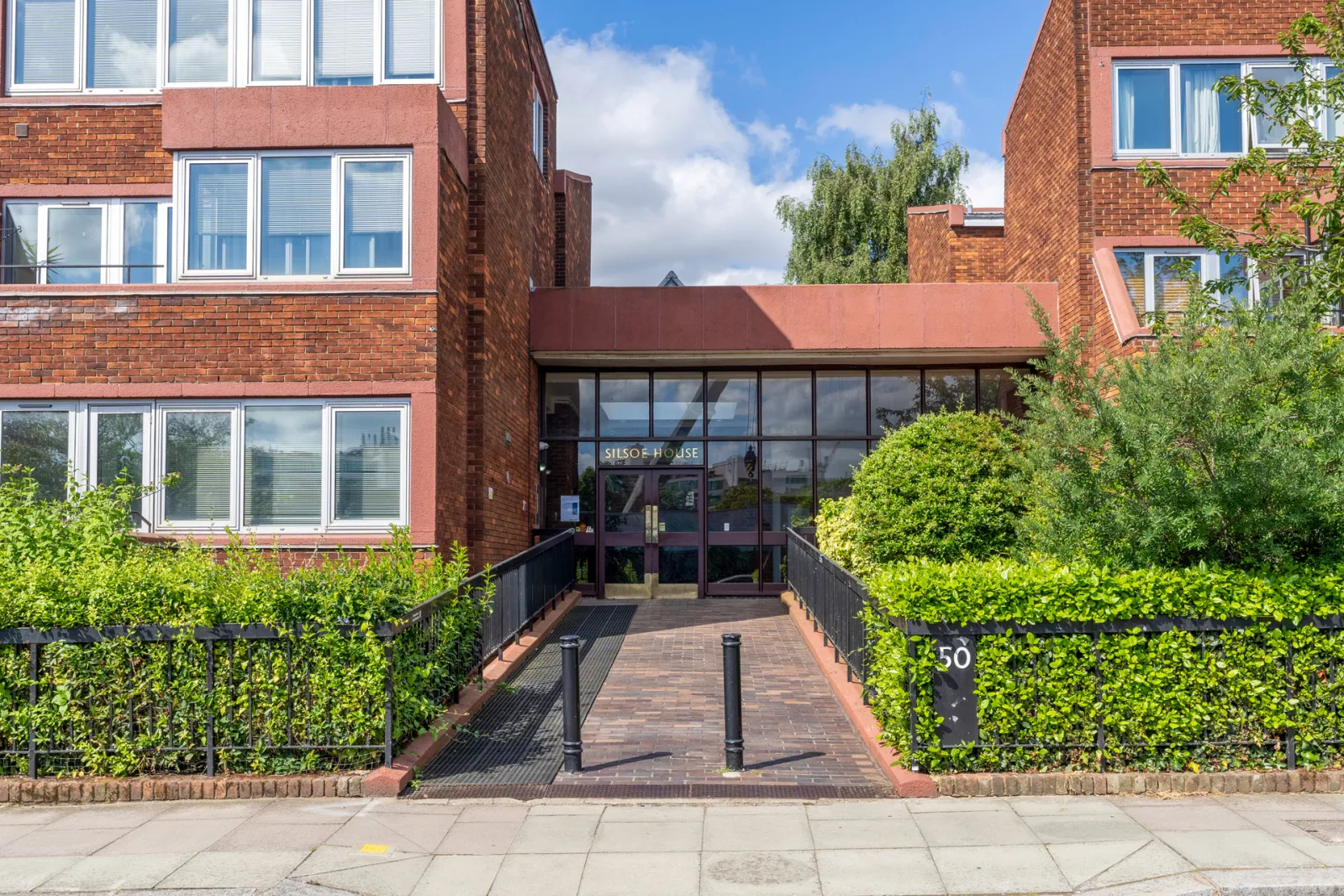 Flat Park Village Mews in Greater London
