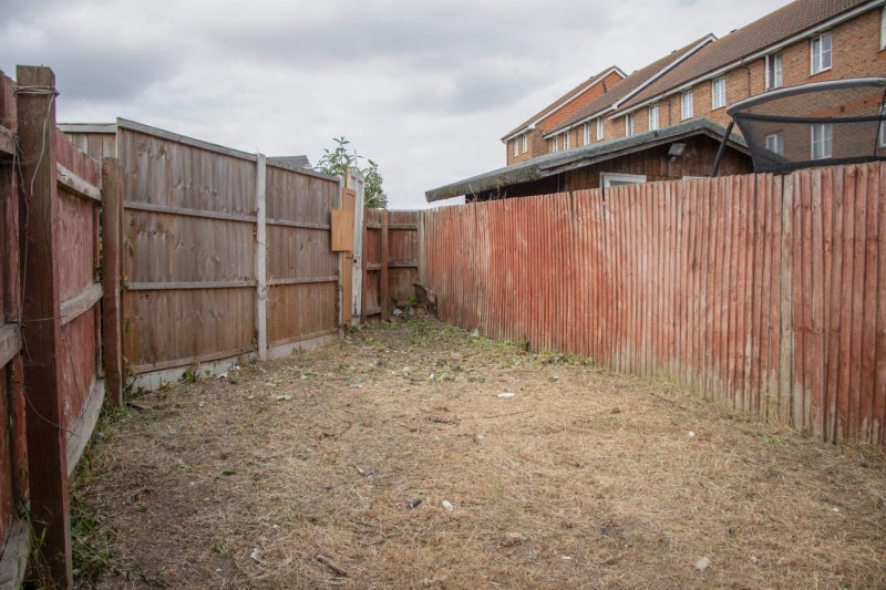 Room Arden Close in Greater London