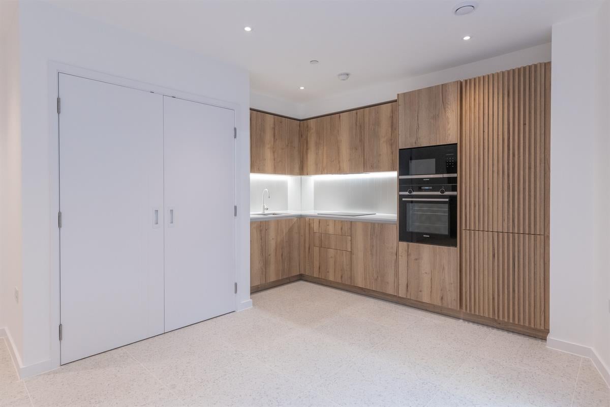 Flat Cendal Crescent in Greater London