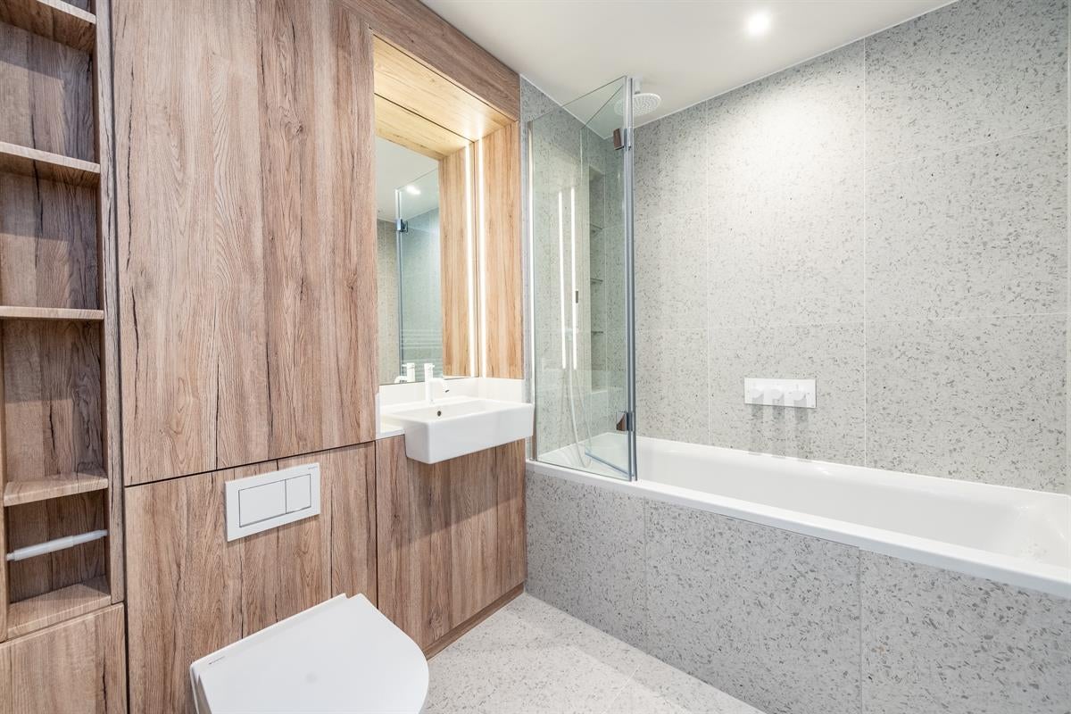 Flat Cendal Crescent in Greater London