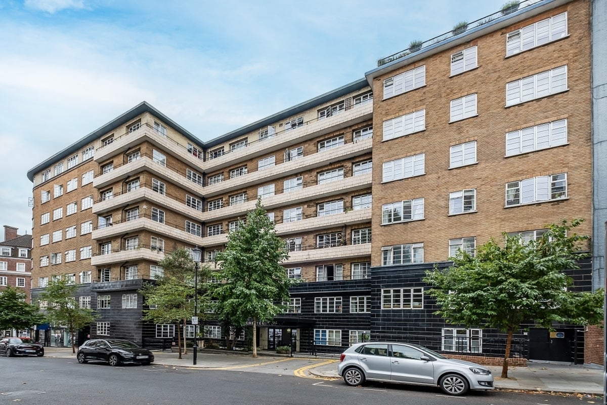 Flat Kensington Church Street in Greater London