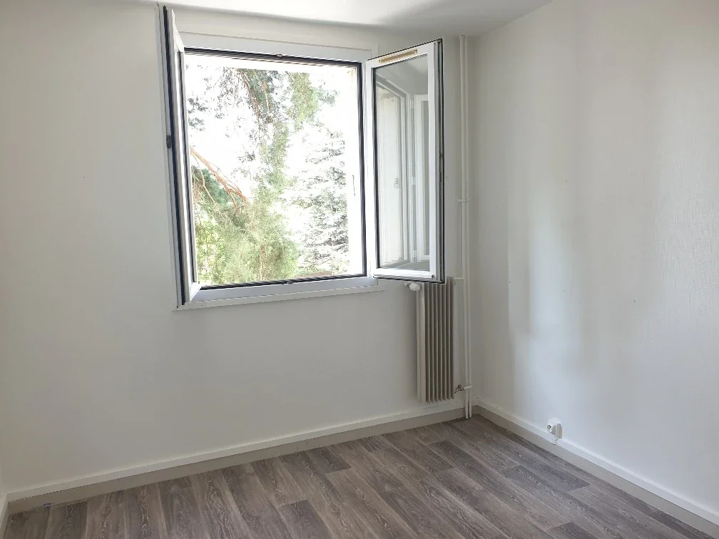 Flat Rue Jean Mermoz in Roanne