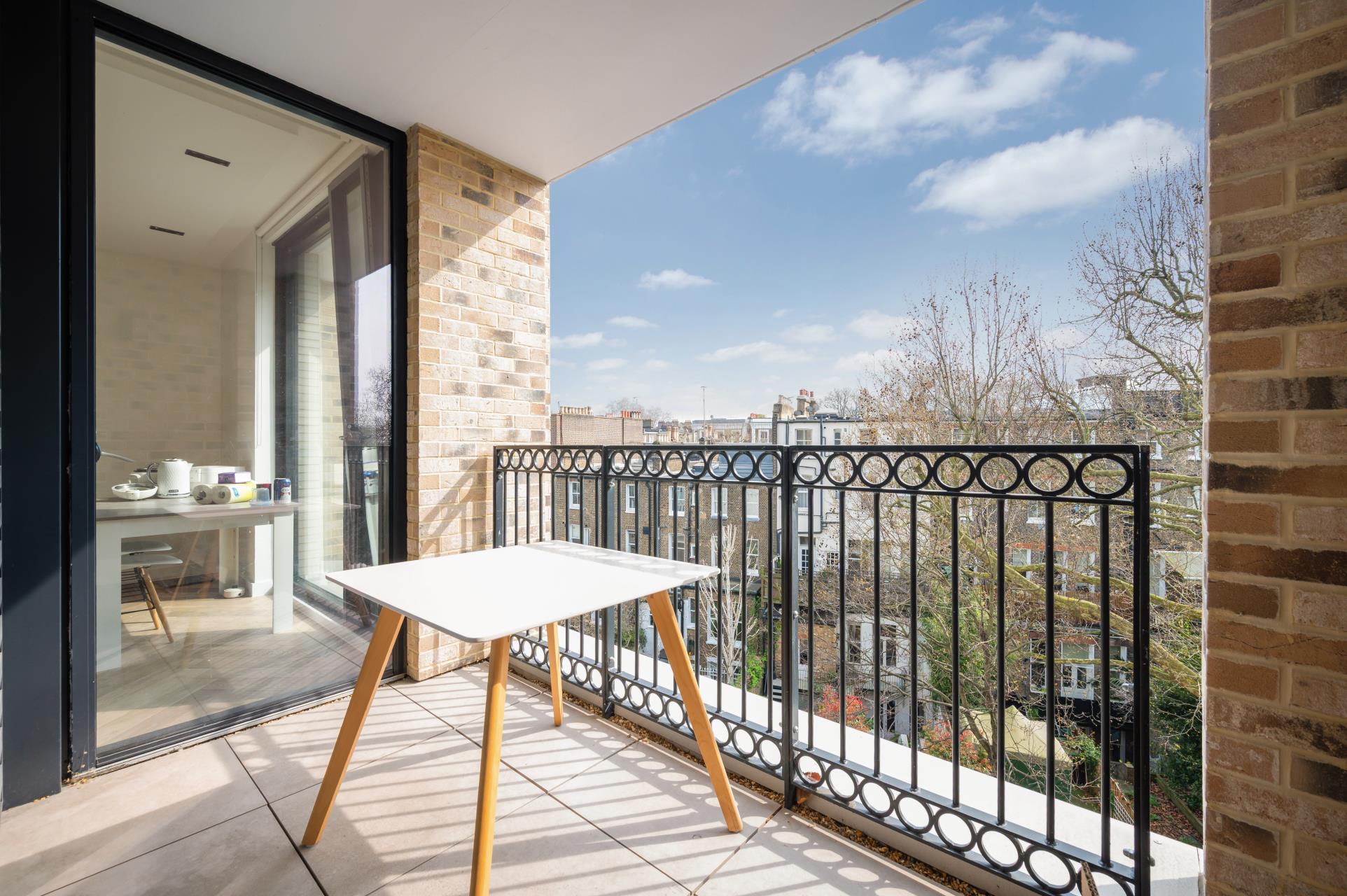 Flat Cluny Mews in Greater London