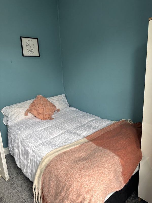 Room Spring Hill in Sheffield