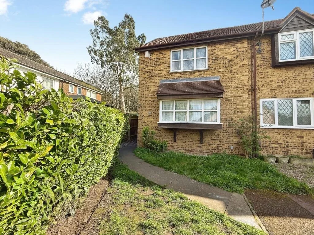 House Knights Manor Way in Dartford
