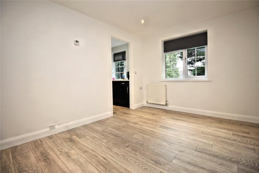 Flat Mount Hermon Road in Woking