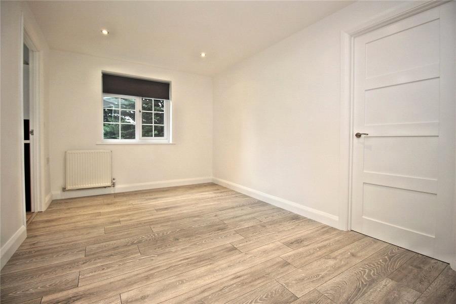 Flat Mount Hermon Road in Woking