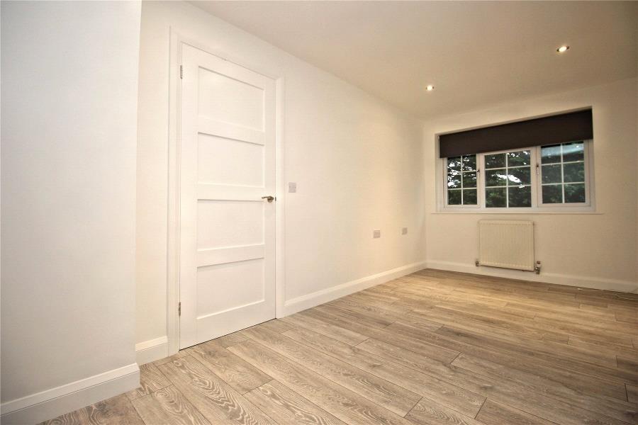 Flat Mount Hermon Road in Woking