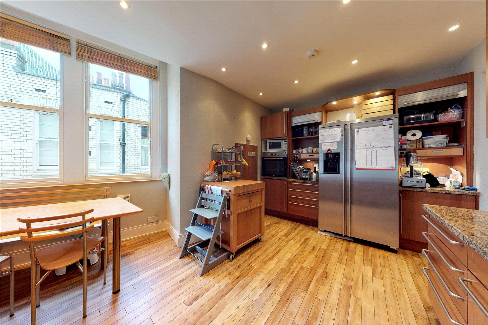 Flat Vauxhall Bridge Road in City of Westminster