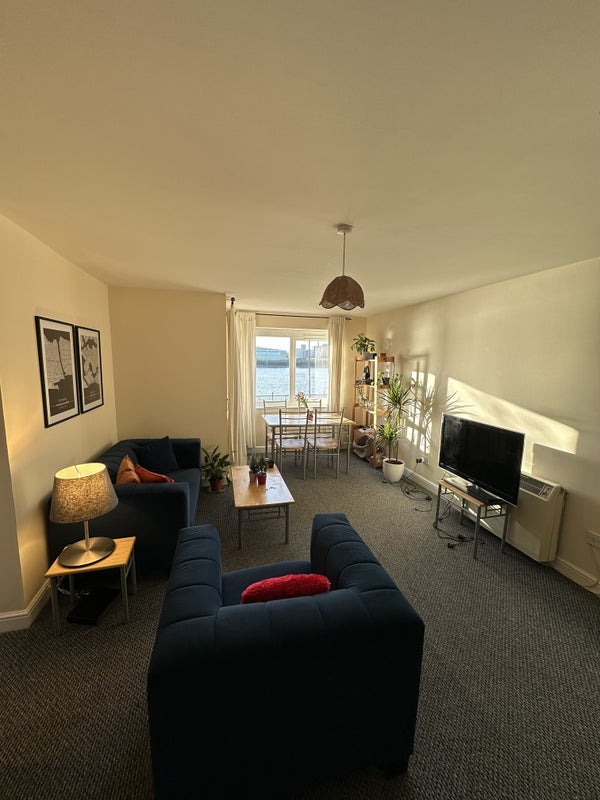 Room Ferguson Close in Greater London