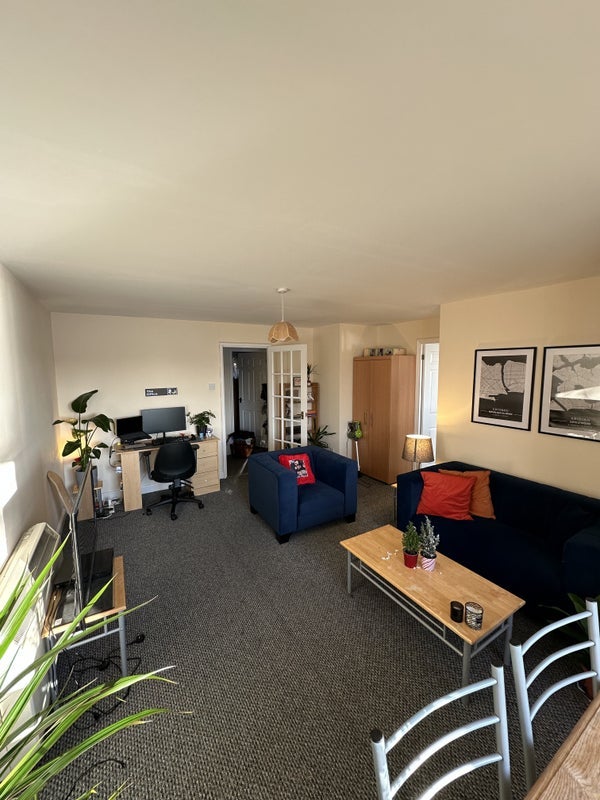 Room Ferguson Close in Greater London