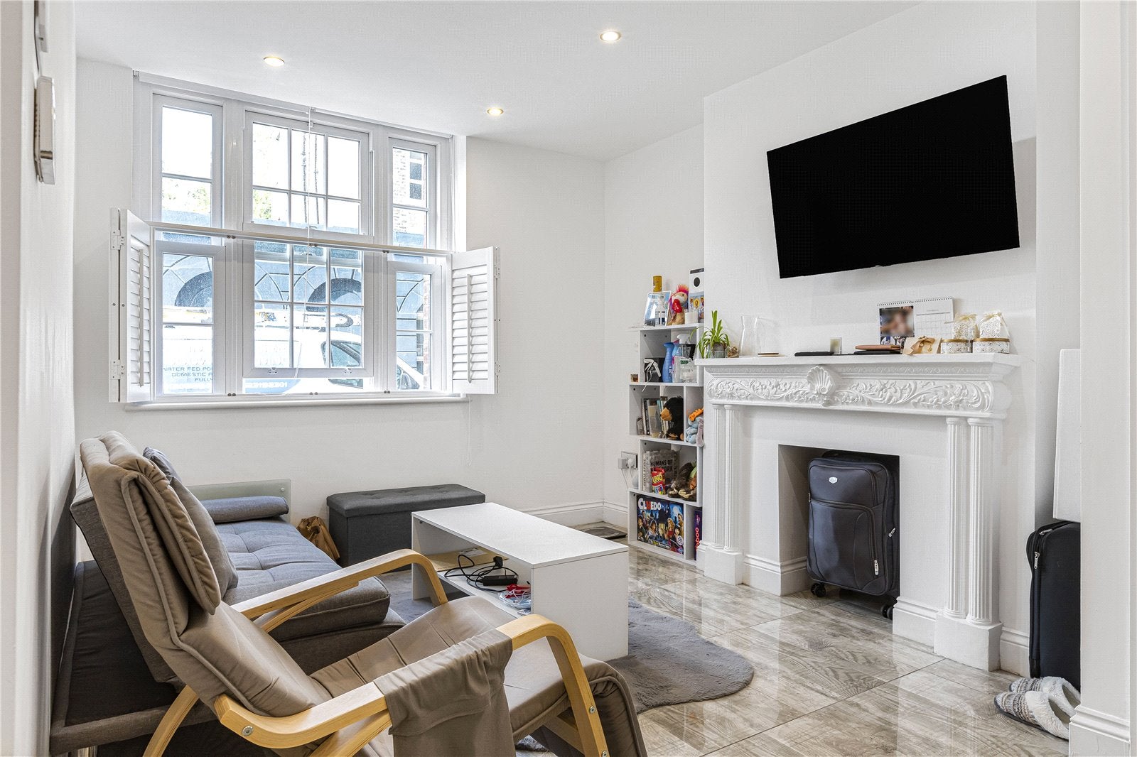 Flat Newell Street in Greater London