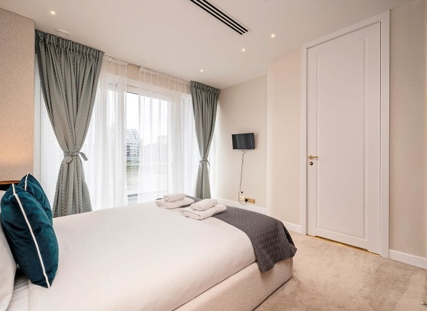 Flat Central Avenue in Greater London