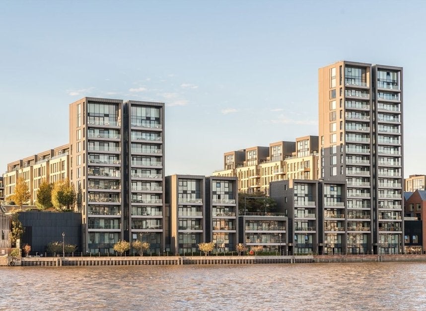Flat Central Avenue in Greater London
