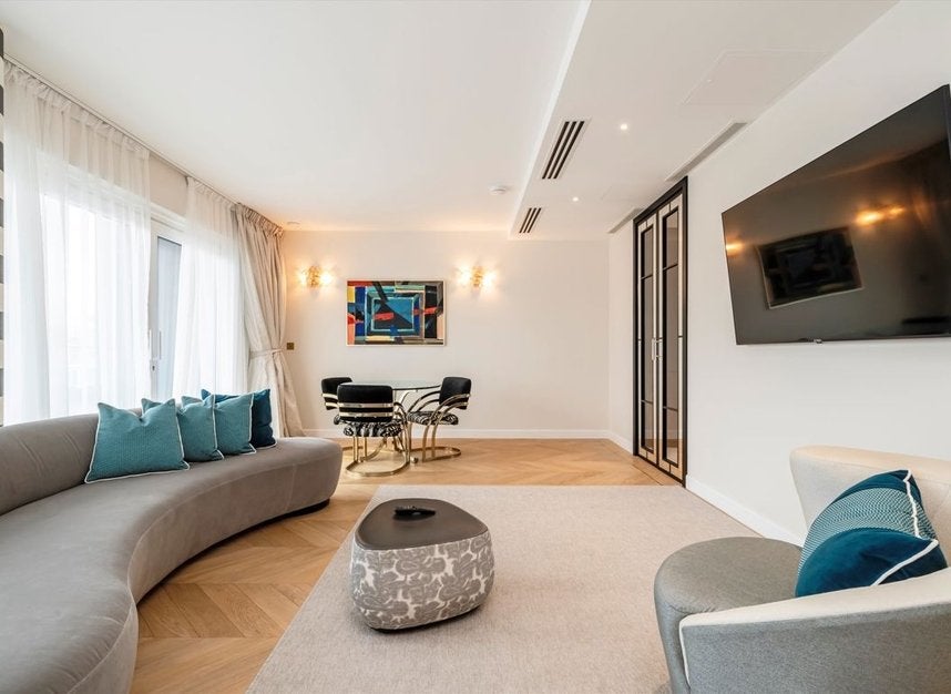 Flat Central Avenue in Greater London