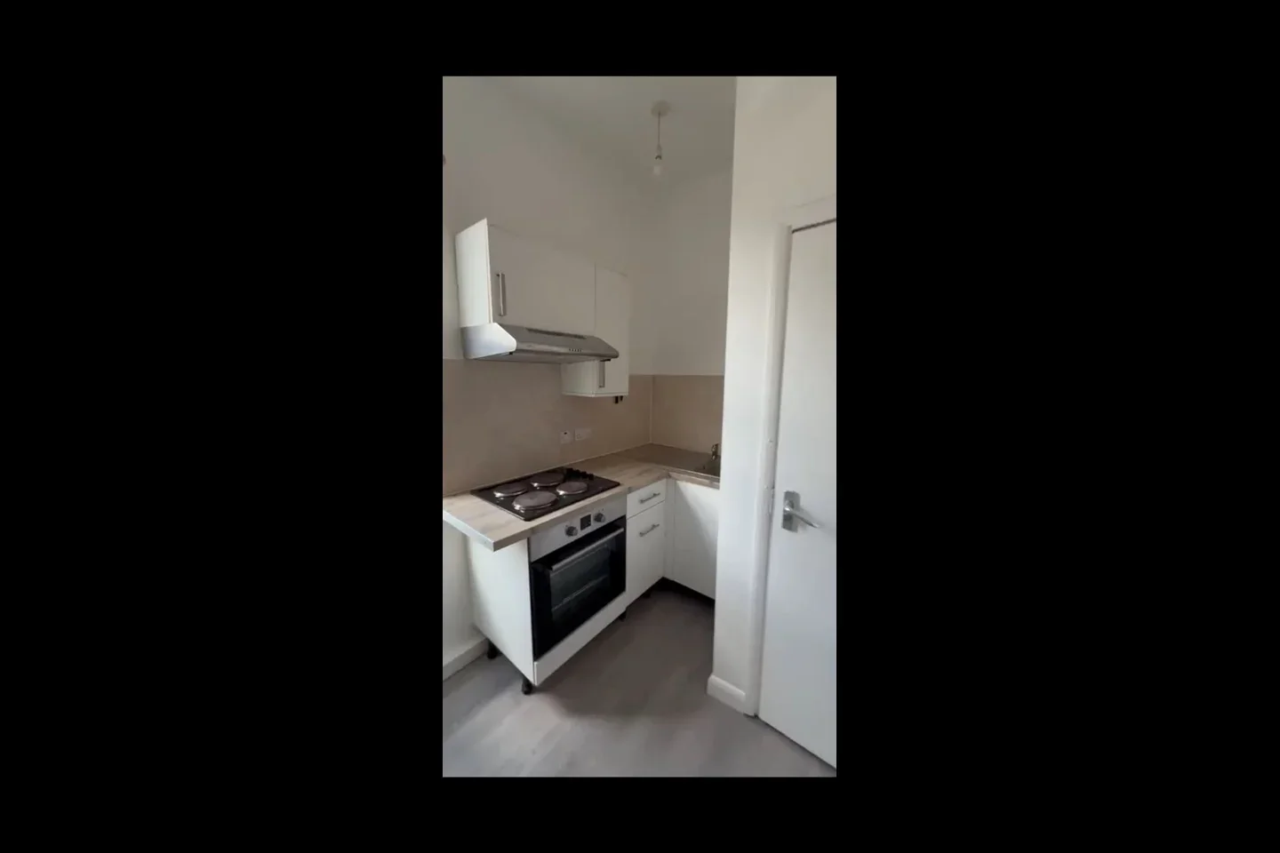 Flat Bensham Manor Road in Greater London