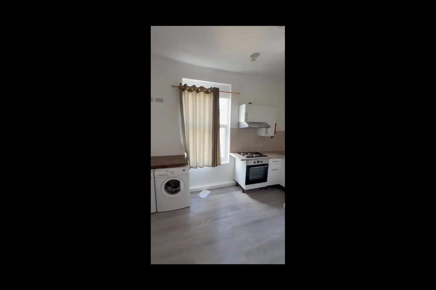 Flat Bensham Manor Road in Greater London