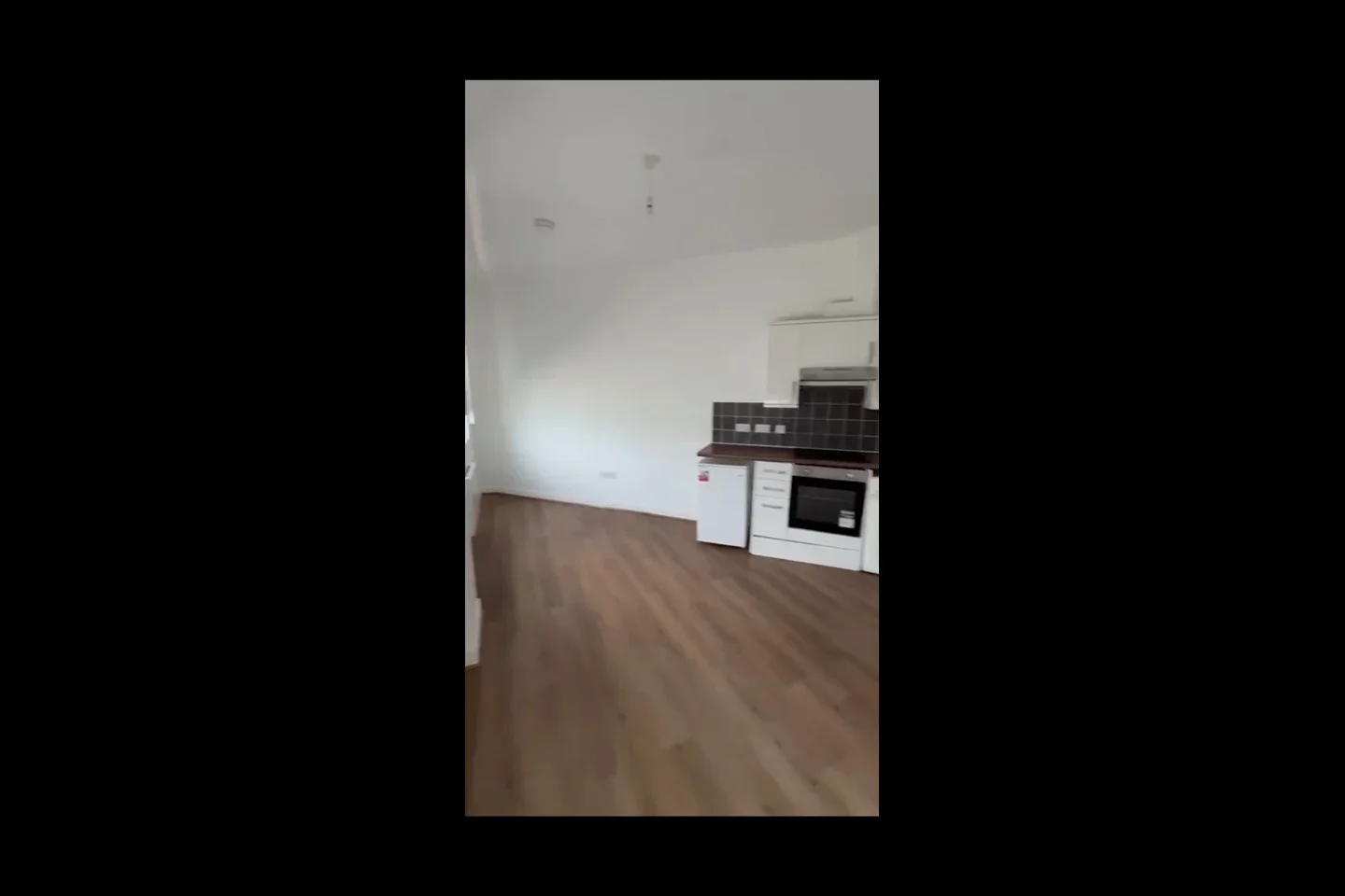 Flat Bensham Manor Road in Greater London