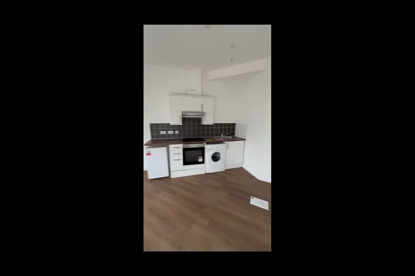 Flat Bensham Manor Road in Greater London