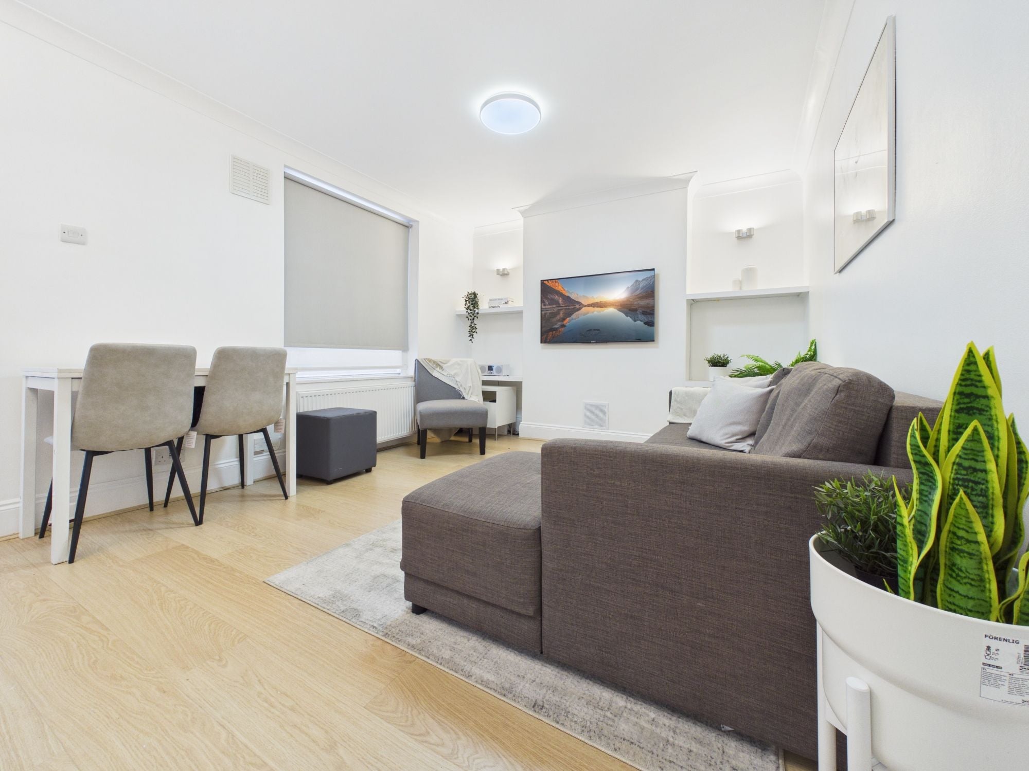 Flat Copenhagen Place in Greater London