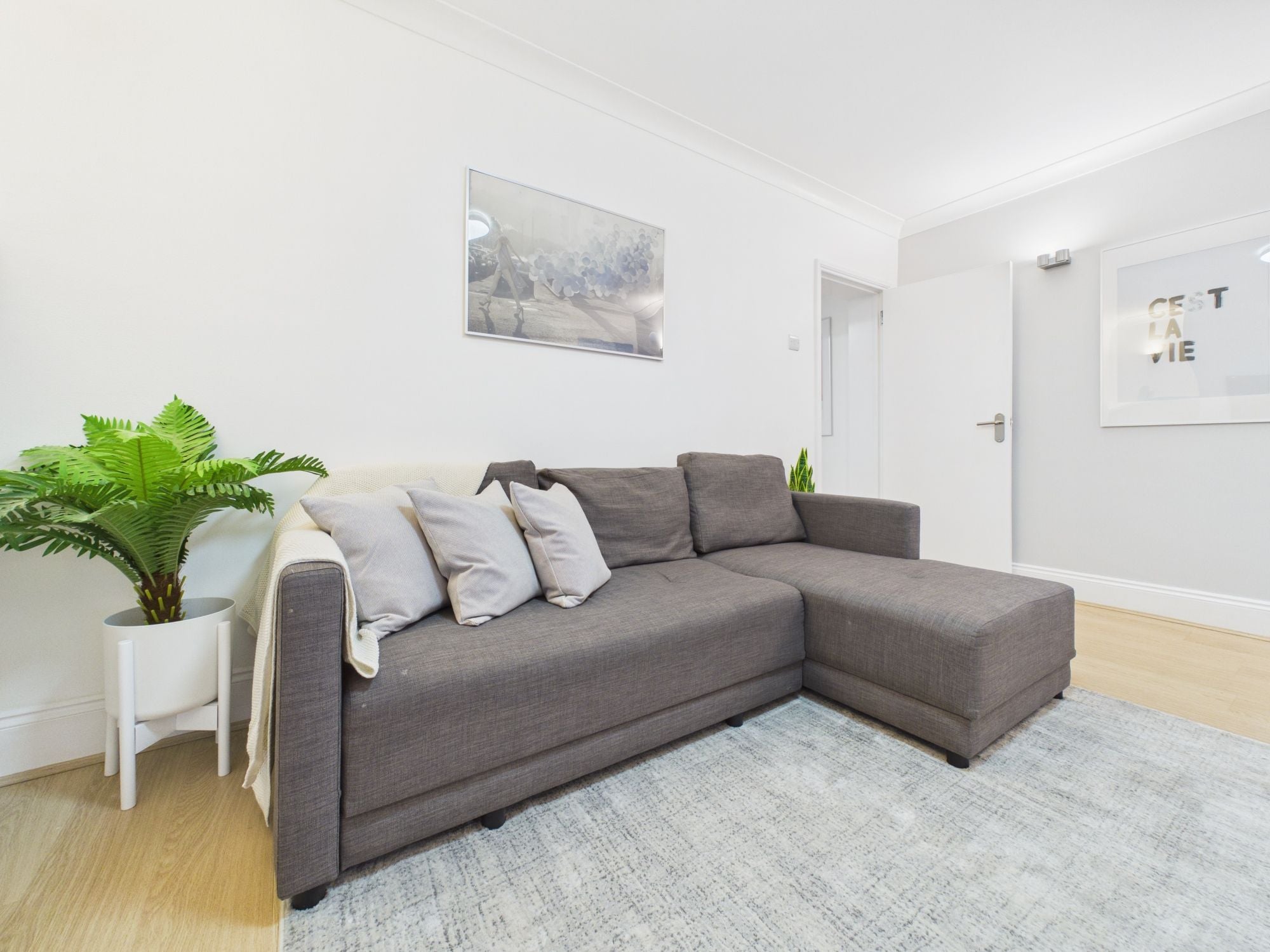 Flat Copenhagen Place in Greater London