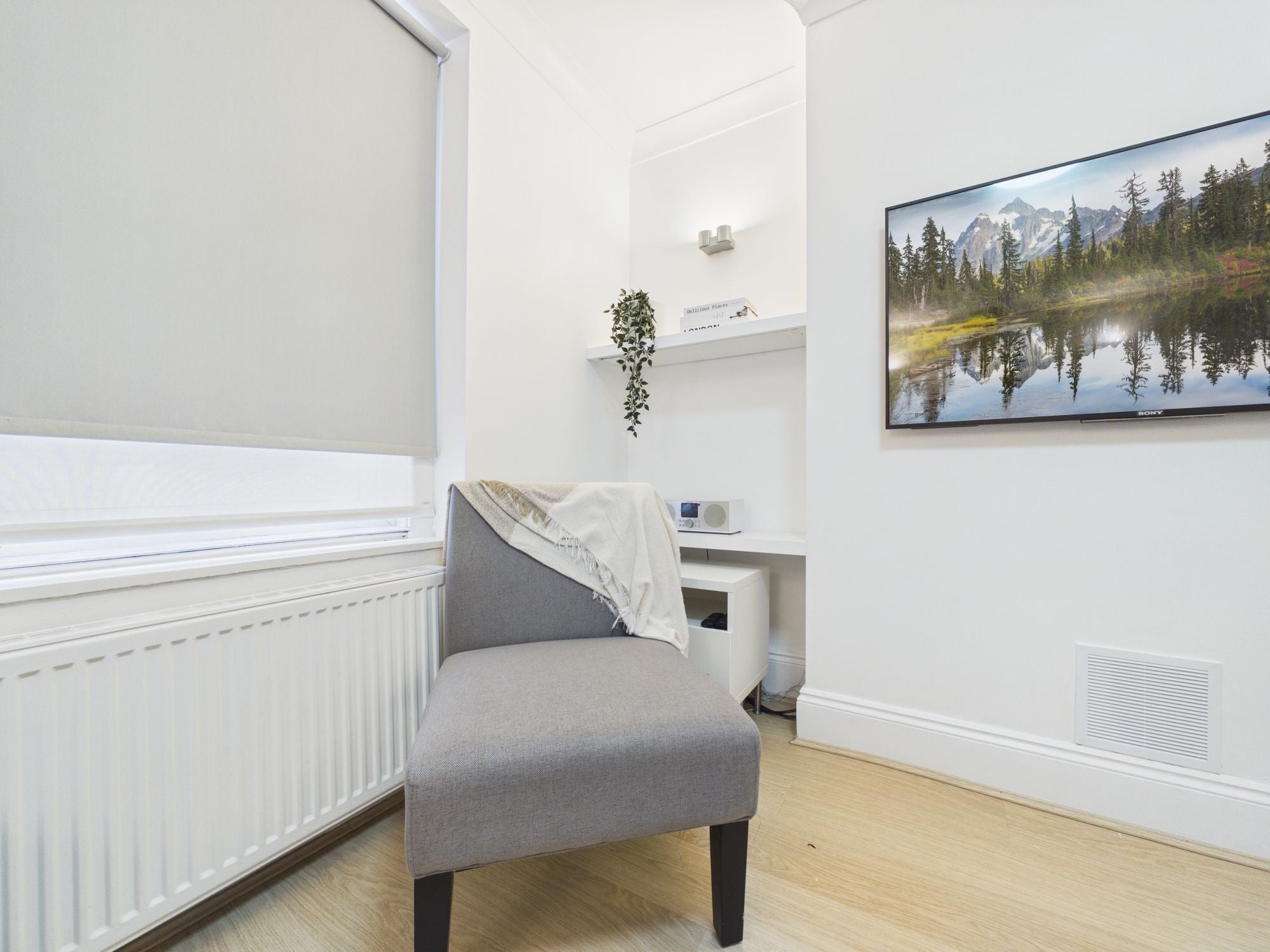 Flat Copenhagen Place in Greater London