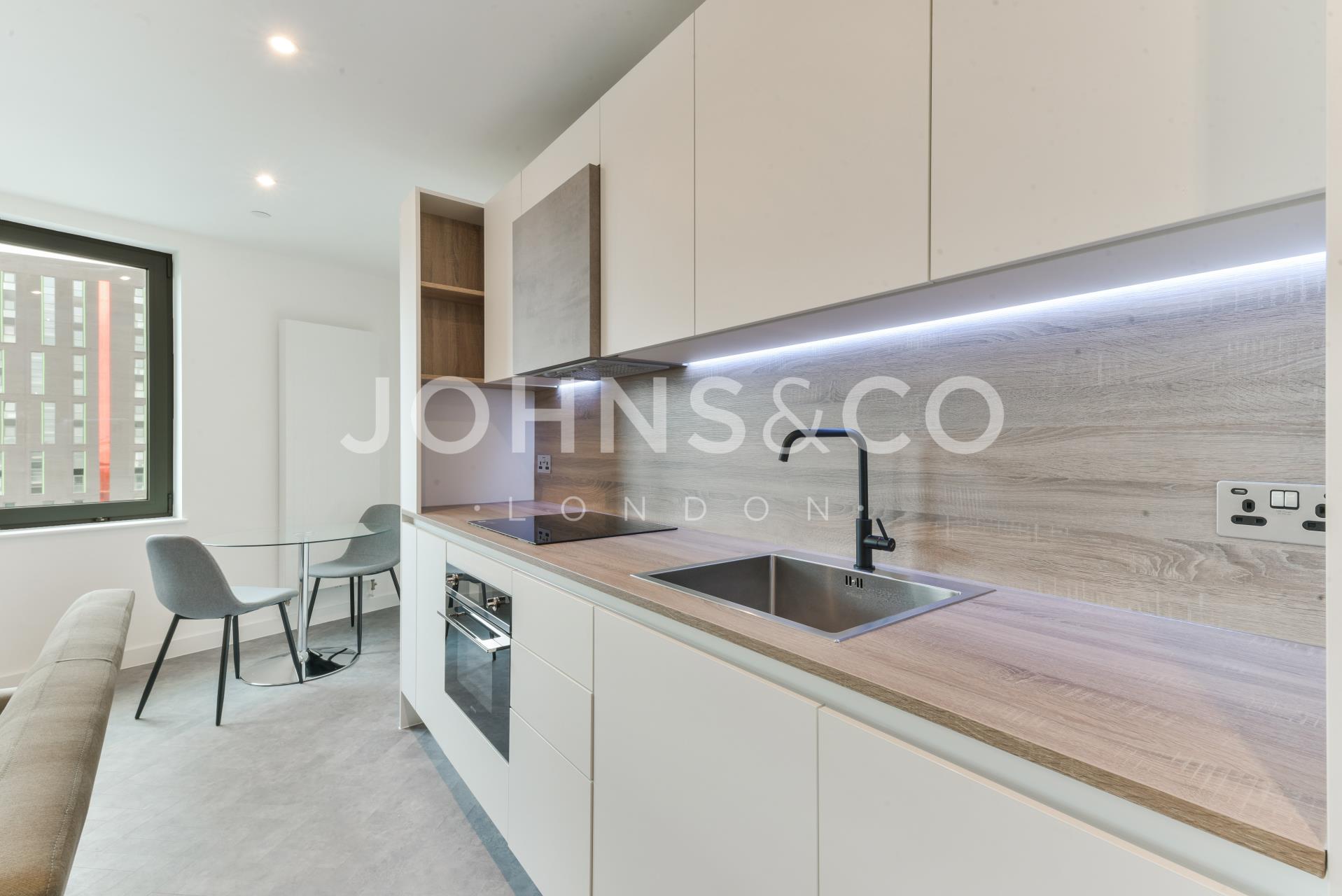 Flat Gillender Street in Greater London