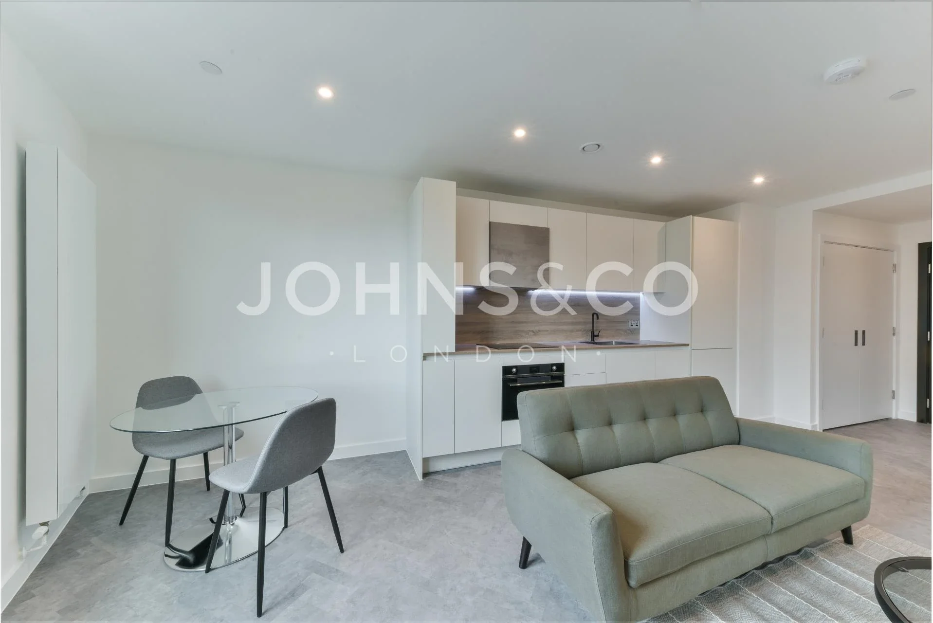 Flat Gillender Street in Greater London